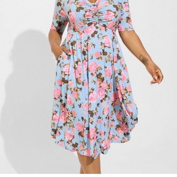 NWT MIDI Studio Knit Ruched Front Dress - Picture 3 of 5